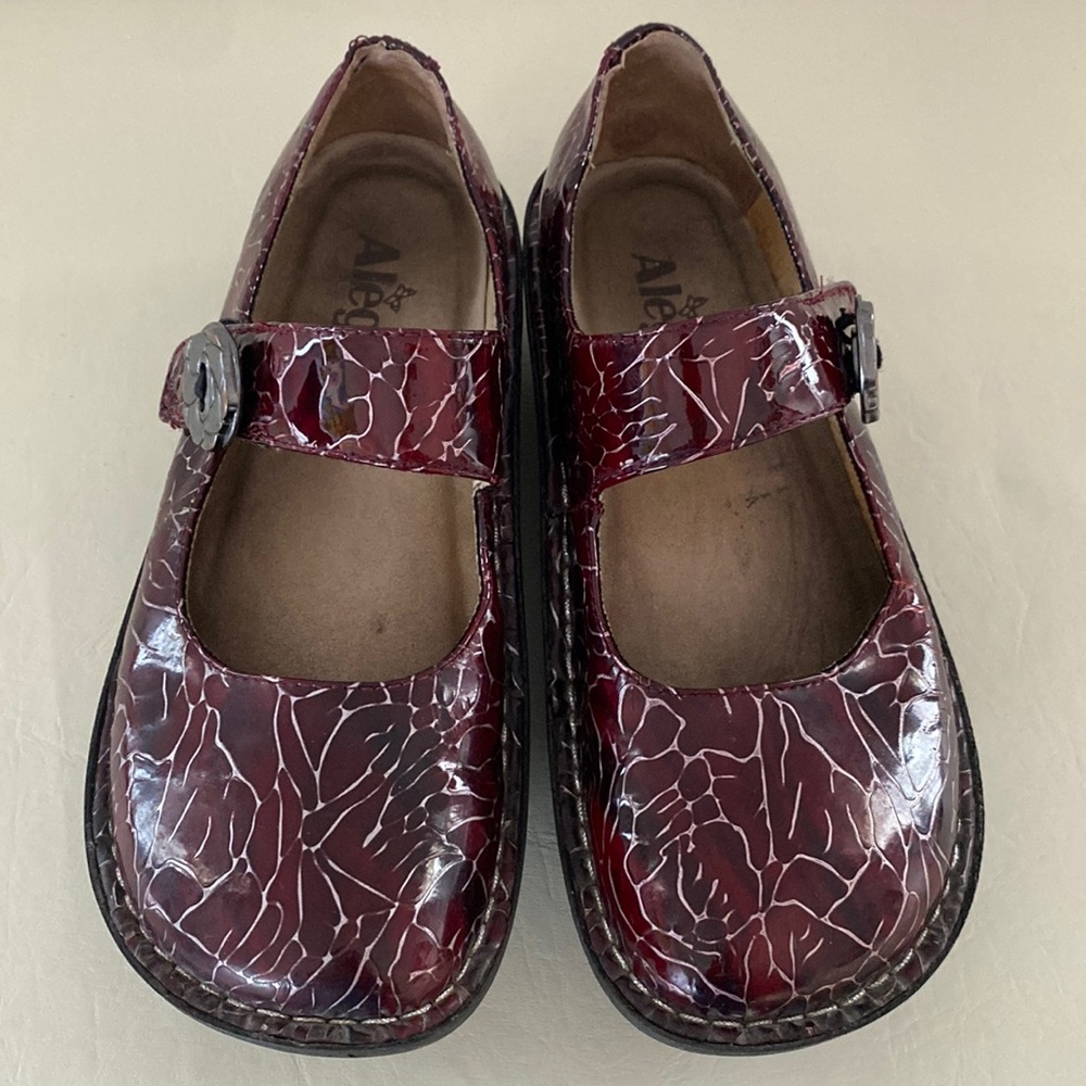 Alegria genuine leather shoes with Mary Jane style and Velcro closure. Size 36.